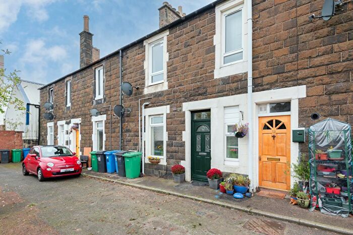 1 Bedroom Terraced House For Sale In St. Marys Place, Kirkcaldy, KY1