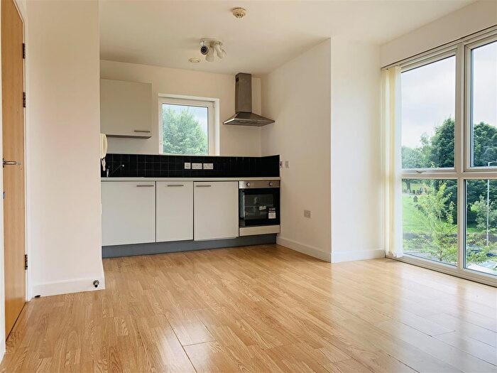 1 Bedroom Flat To Rent In Otley Road, Bradford, BD3