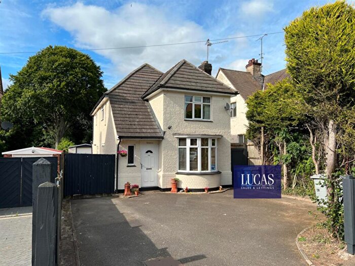 4 Bedroom Detached House For Sale In Northampton Road, Kettering, NN15