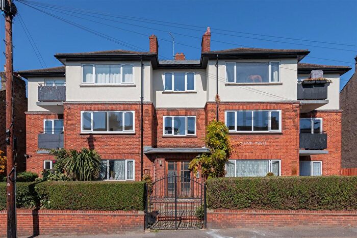 2 Bedroom Flat To Rent In Milton Road, Walthamstow, E17