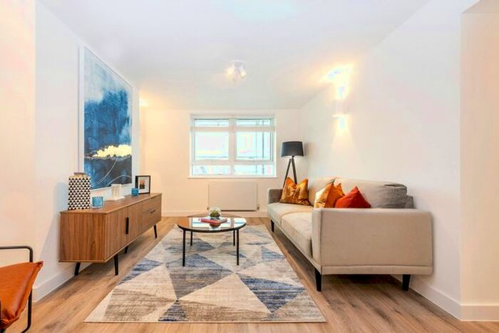 2 Bedroom Flat To Rent In Kew Bridge Court, Strand On The Green, W4