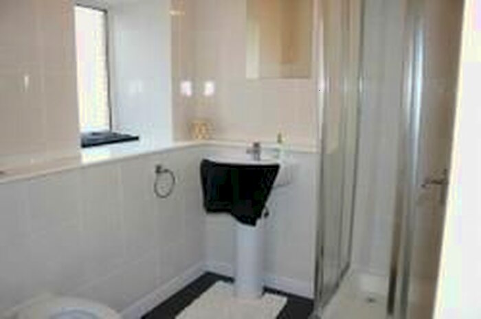 2 Bedroom End Of Terrace House To Rent In St. Vincent Place, Lanark, ML11