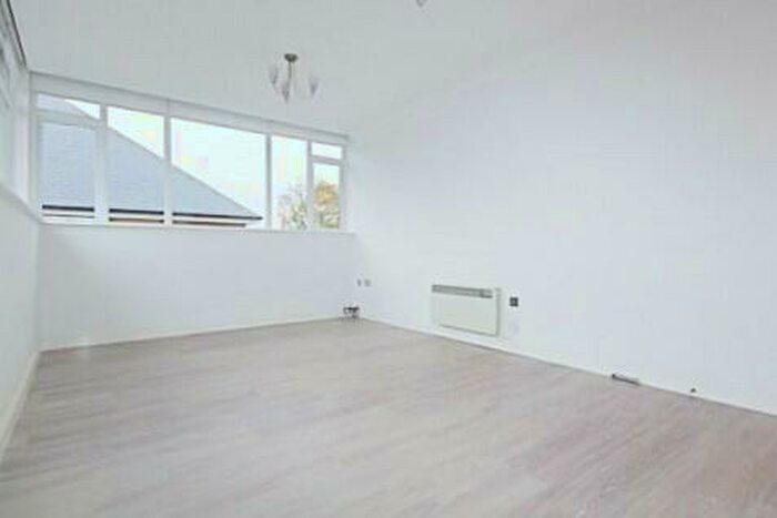 2 Bedroom Apartment To Rent In Crown Street, Brentwood, Essex, CM14