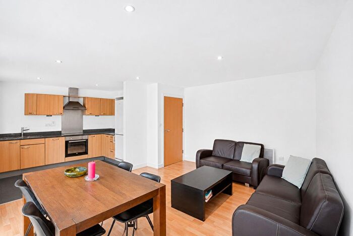 2 Bedroom Flat To Rent In Morton Close, Tower Bridge, E1
