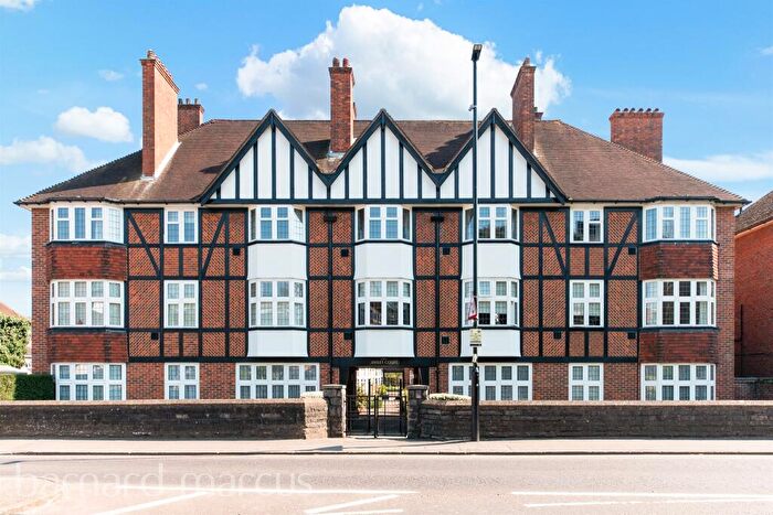 3 Bedroom Flat For Sale In Ashley Road, Epsom, KT18