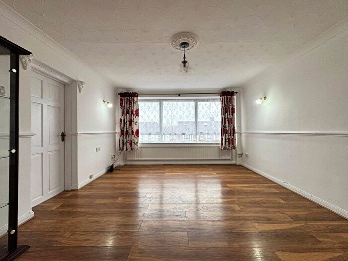 2 Bedroom Flat To Rent In Wellwood Road, Ilford, IG3