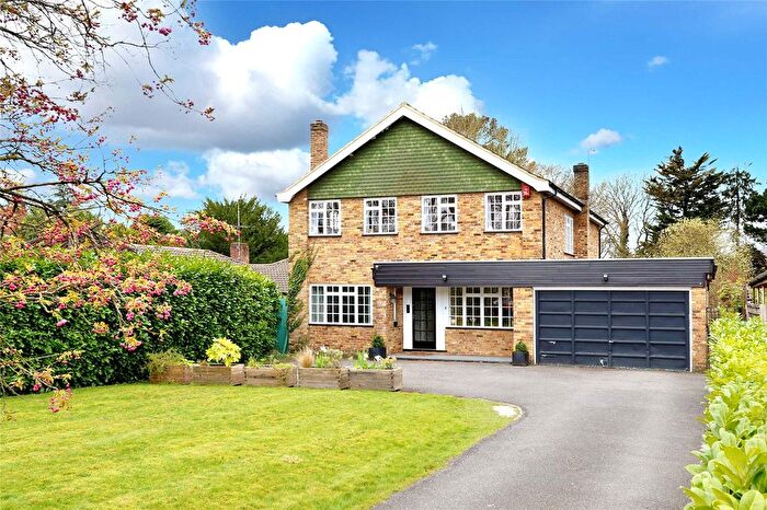 4 Bedroom Detached House For Sale In Woodside Avenue, Beaconsfield, Buckinghamshire, HP9