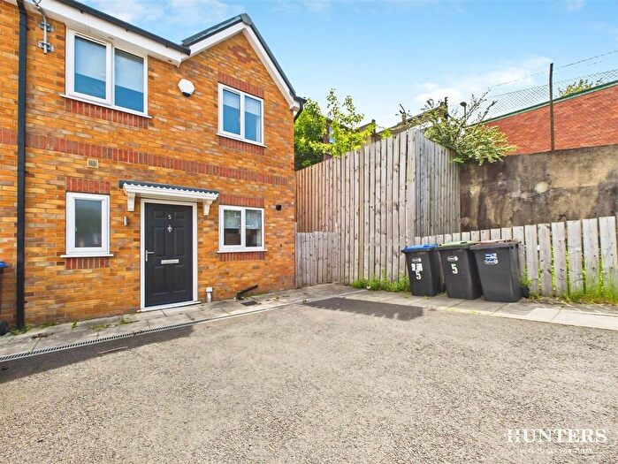 3 Bedroom End Of Terrace House For Sale In West Row, Consett, DH8