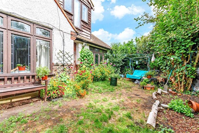 3 Bedroom Chalet For Sale In Red Street, Southfleet, Gravesend, Kent, DA13