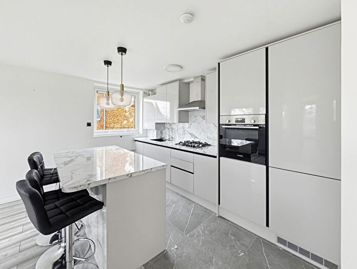 2 Bedroom Flat To Rent In Whittingham Avenue, Southend-On-Sea, SS2