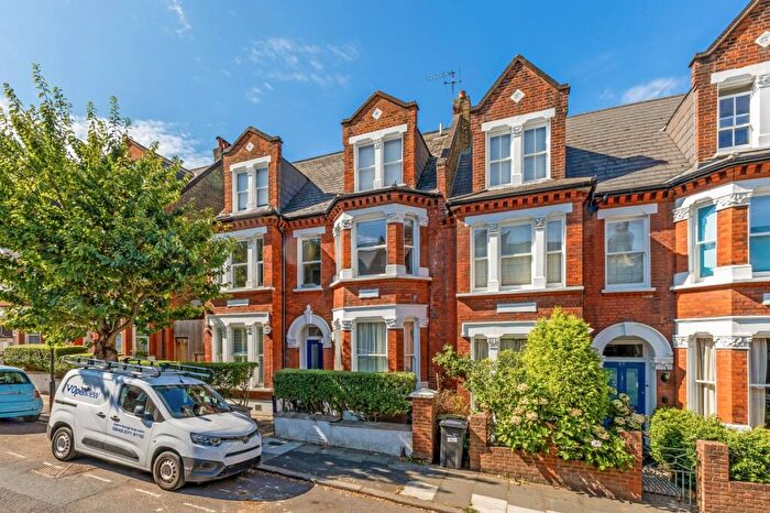 2 Bedroom Flat To Rent In Gubyon Avenue London, SE24