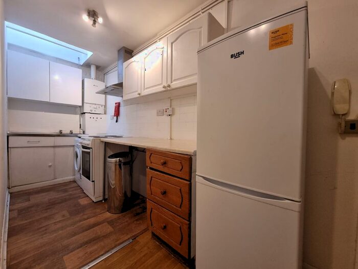 2 Bedroom Flat To Rent In Brixton Road, London, SW9