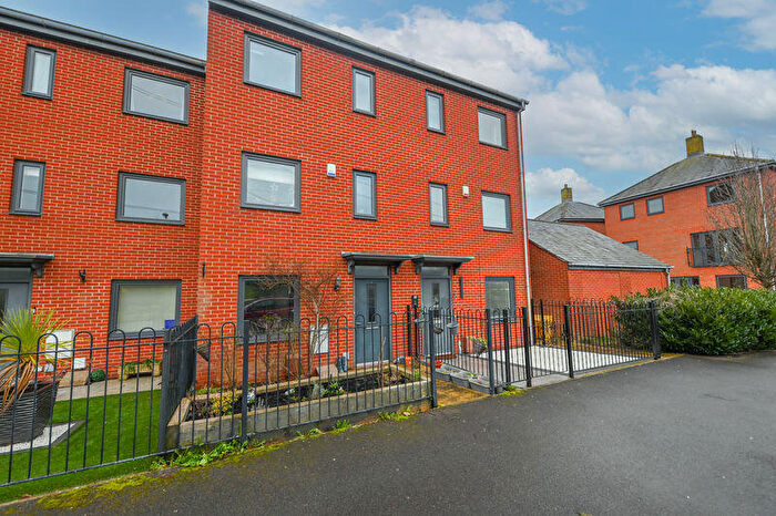 4 Bedroom Semi-Detached House To Rent In Darnel Road, Waterlooville, PO7