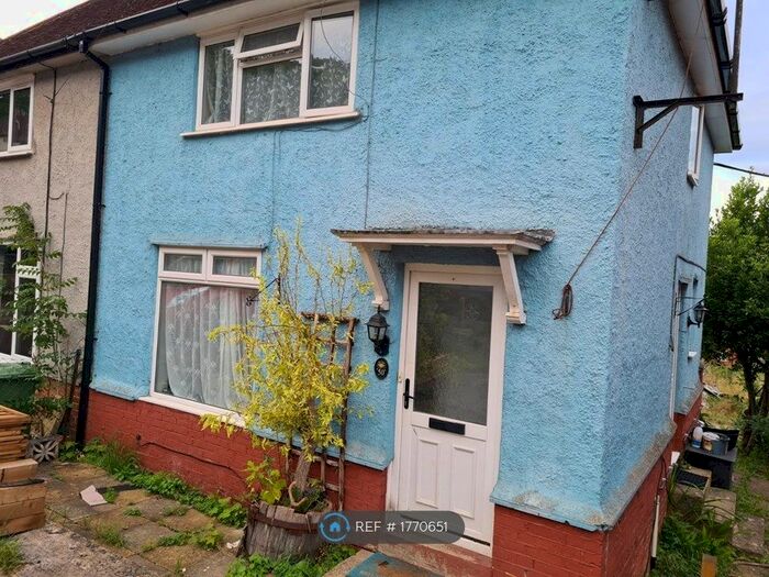 3 Bedroom Semi-Detached House To Rent In Underwood Road, High Wycombe, HP13