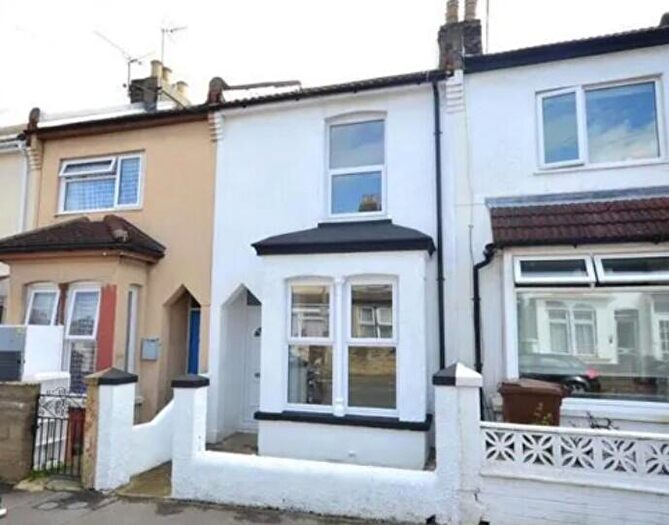 3 Bedroom Terraced House To Rent In Chaucer Road, Gillingham., ME7