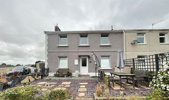 3 Bedroom Semi-Detached House For Sale In Brynmelyn Avenue, Llanerch, Llanelli, SA15