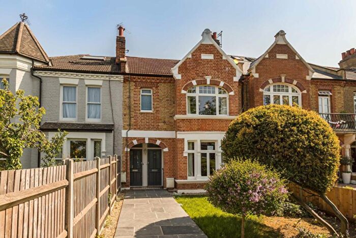 2 Bedroom Flat To Rent In Bedford Hill, Balham, SW12