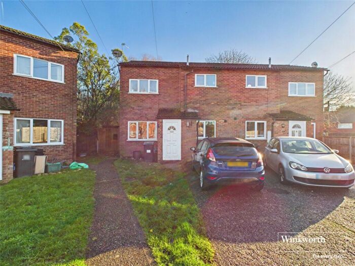 1 Bedroom Semi Detached House To Rent In Walton Way, Newbury, Berkshire, RG14
