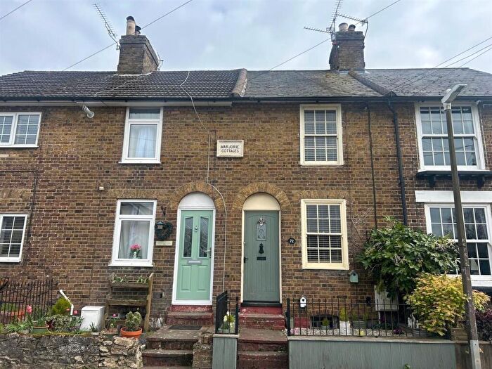 2 Bedroom Cottage To Rent In Stockett Lane, Coxheath, ME17