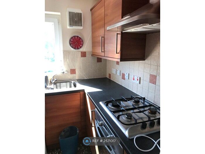 2 Bedroom Flat To Rent In Mill Street, Kirkcaldy, KY1
