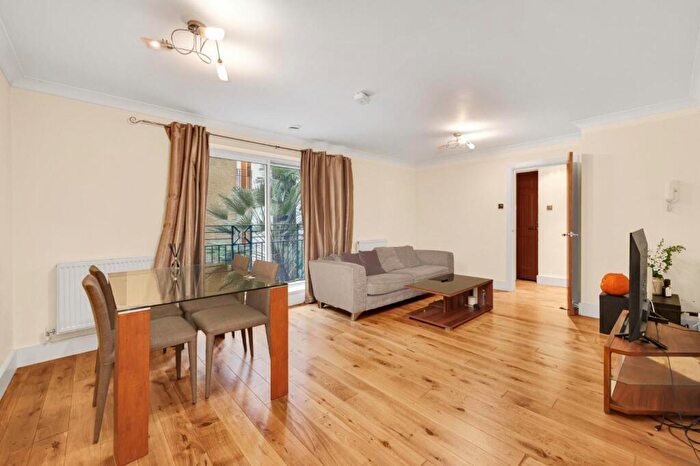 2 Bedroom Apartment To Rent In High Timber Street, London, EC4V