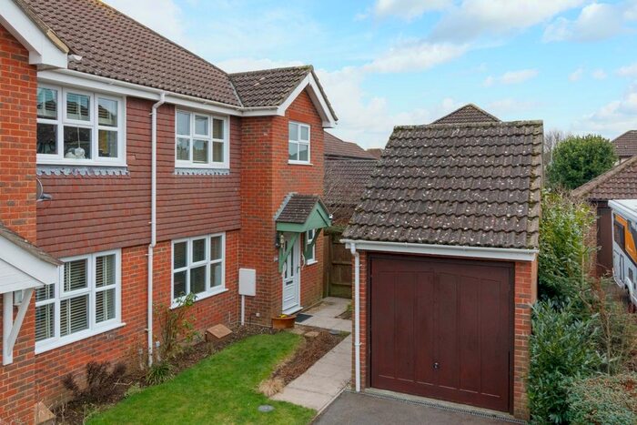 3 Bedroom Semi-Detached House To Rent In Cherrywood Rise, Ashford TN25