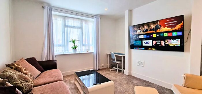 1 Bedroom Flat To Rent In Macfarlane Road, London, W12