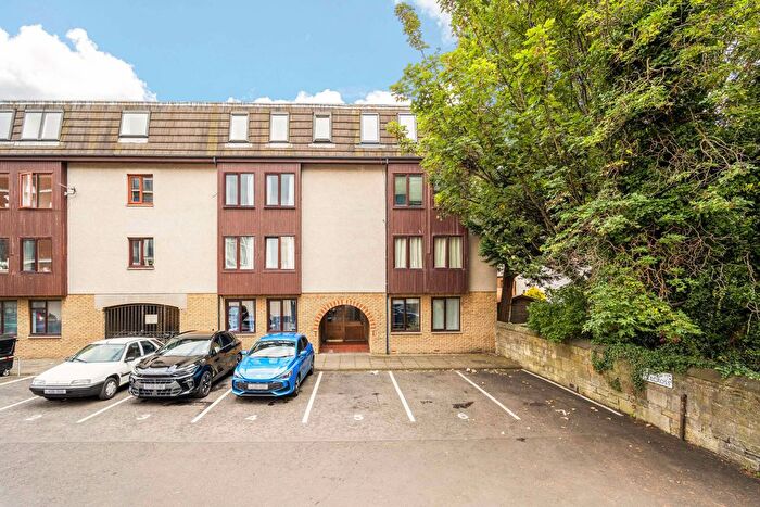 2 Bedroom Flat For Sale In / Lochrin Place, Edinburgh, EH3