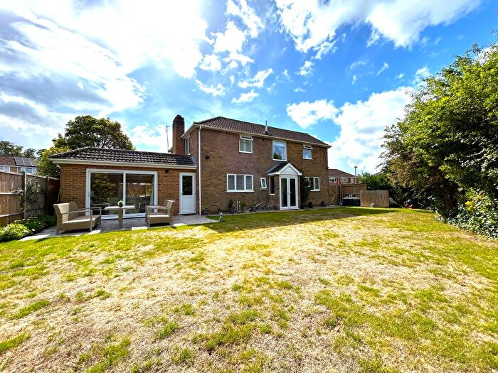 3 Bedroom Detached House For Sale In William Close, Laverstock, Salisbury, SP1