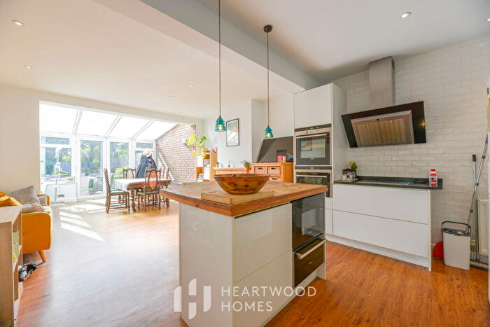 4 Bedroom Semi-Detached House For Sale In Colney Heath Lane, St. Albans, AL4