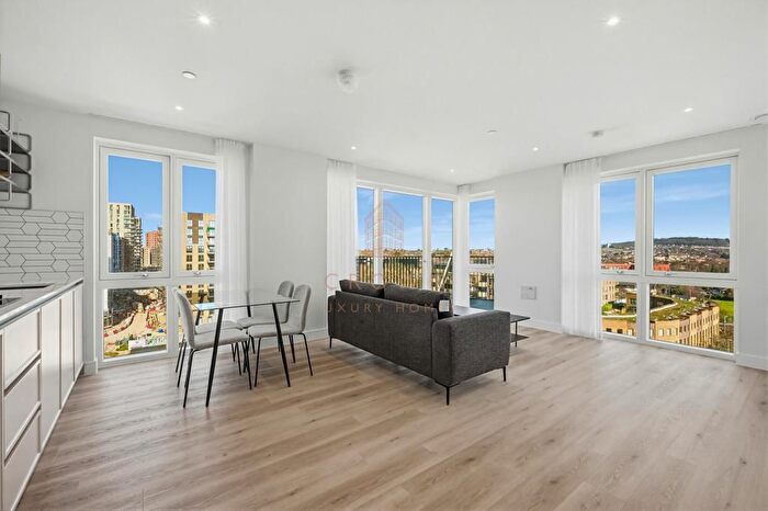 3 Bedroom Flat To Rent In Cairncross House - Th Floor, Kidbrooke Village, SE3