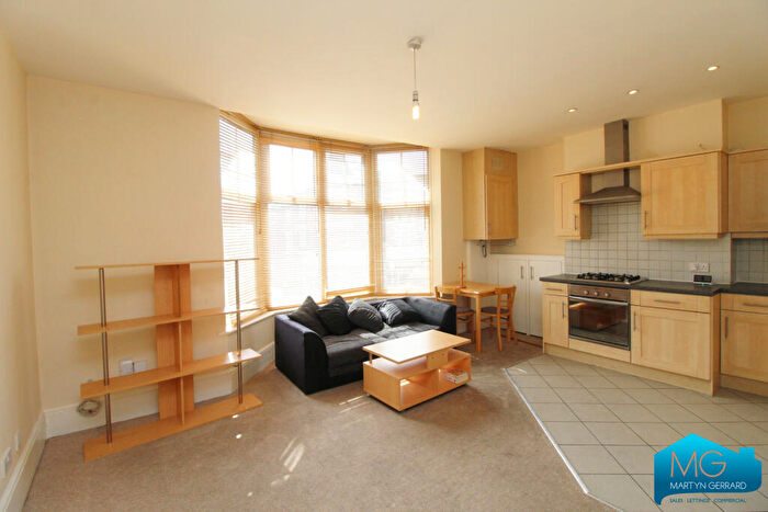 1 Bedroom Apartment To Rent In Ballards Lane, Finchley, London, N3