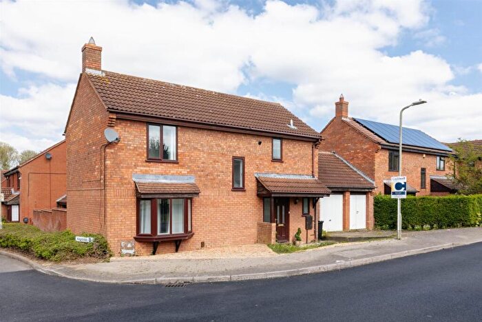 4 Bedroom Detached House To Rent In Blackmoor Gate, Furzton, Milton Keynes, MK4