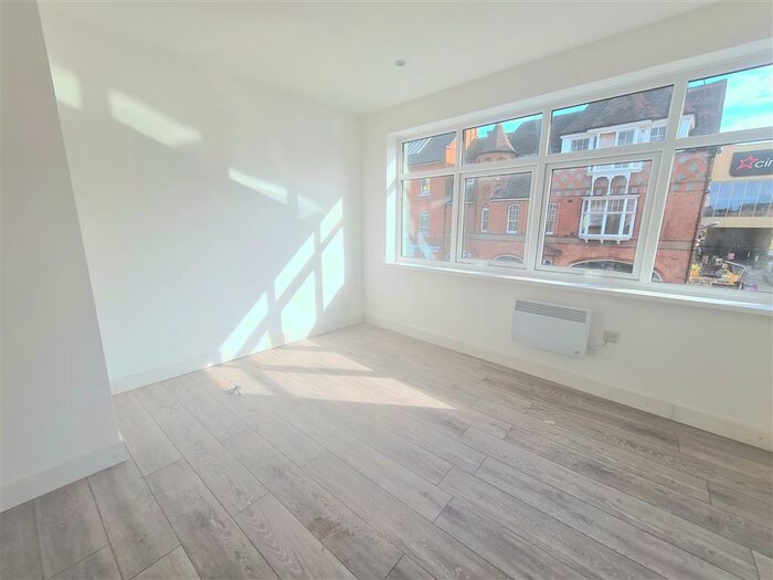 3 Bedroom Apartment To Rent In Baxter Gate, Loughborough, LE11