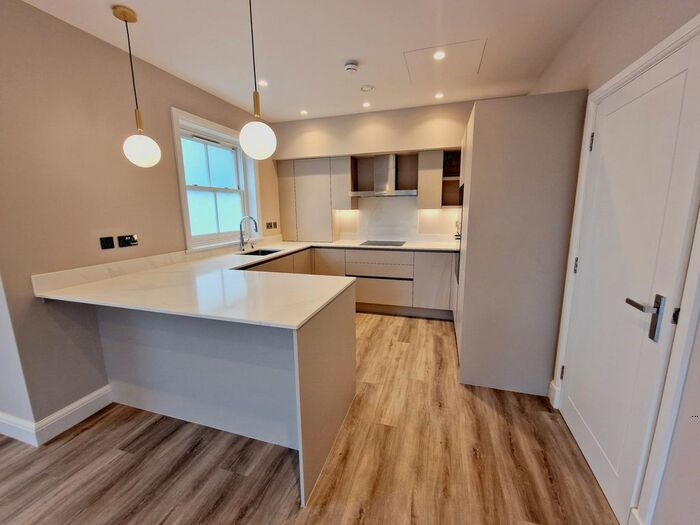 2 Bedroom Flat To Rent In Camlet Way, Barnet, EN4