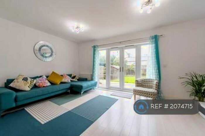 3 Bedroom End Of Terrace House To Rent In Westmount Close, Worcester Park, KT4
