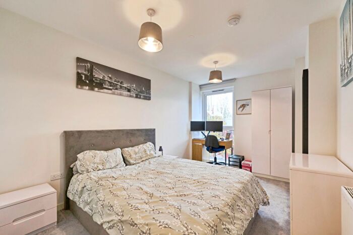 1 Bedroom Flat For Sale In Pump Lane, Hayes, UB3