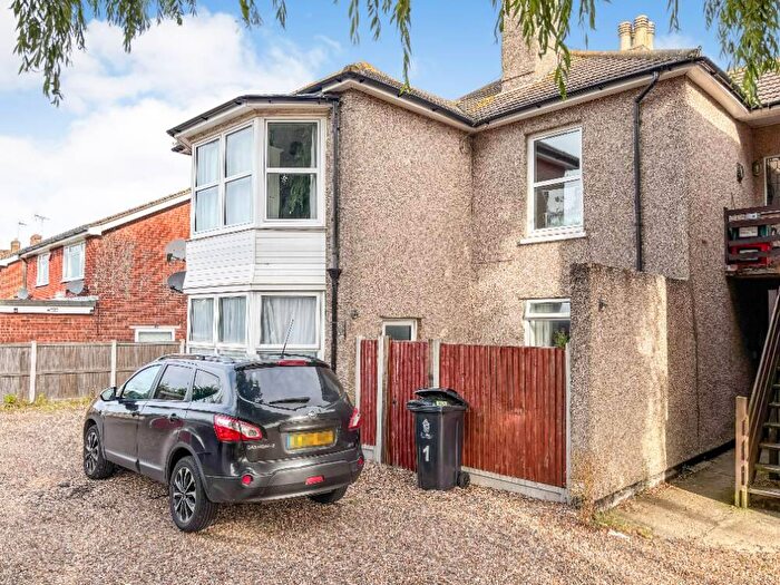 2 Bedroom Flat For Sale In Pondtail Lodge, Frinton Road, Kirby Cross, CO13