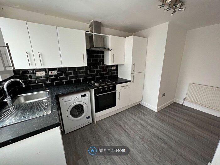 3 Bedroom Flat To Rent In Ann Street West, Widnes, WA8