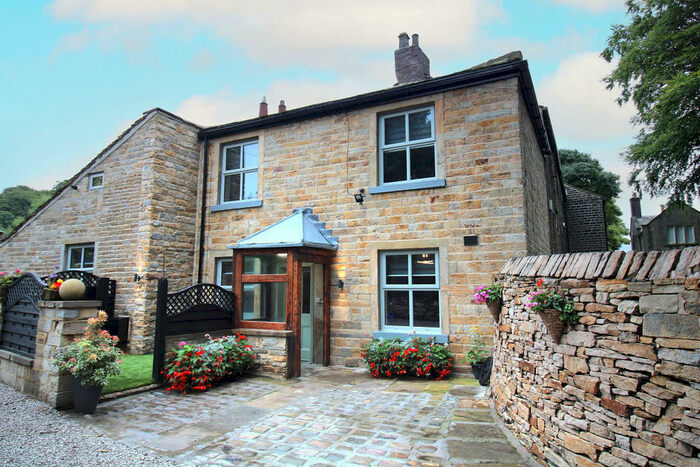 3 Bedroom Semi-Detached House To Rent In Lower Townhouse Cottage, OL15