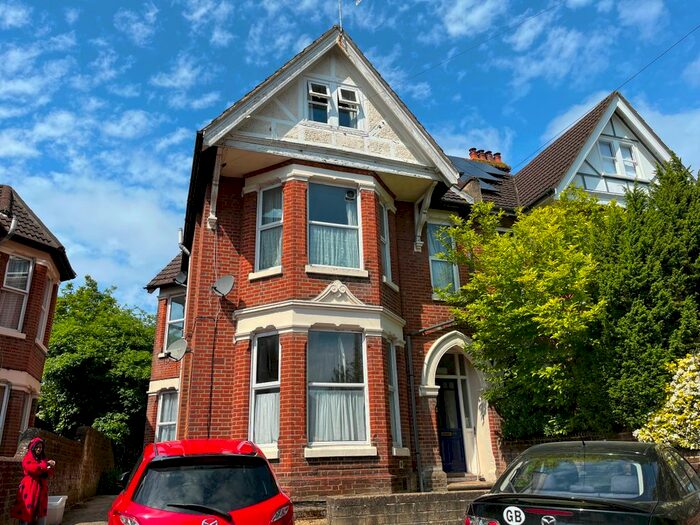 Studio To Rent In Flat, Hill Lane, Southampton, SO15