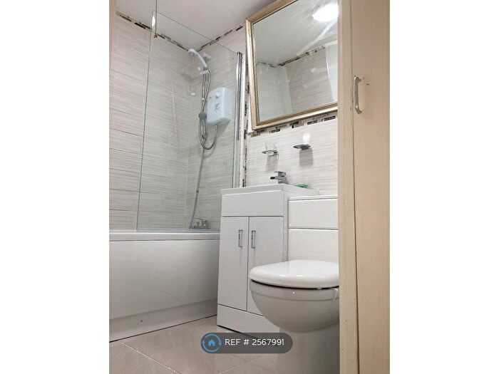 2 Bedroom Flat To Rent In Camberley, West Bromwich, B71