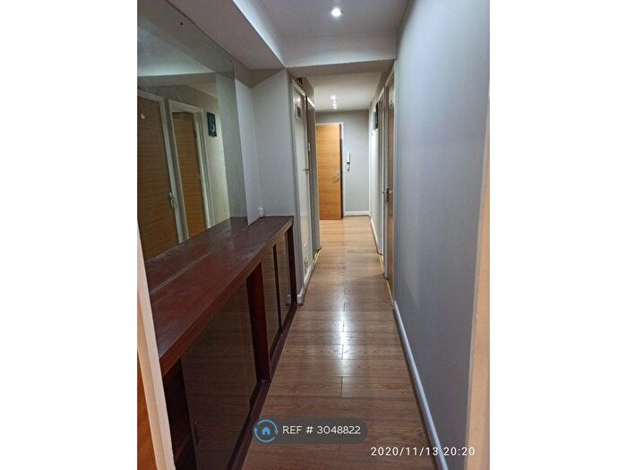 2 Bedroom Flat To Rent In Turnpike Link, Croydon, CR0