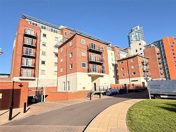 2 Bedroom Flat For Sale In Gunwharf Quays, Portsmouth, PO1