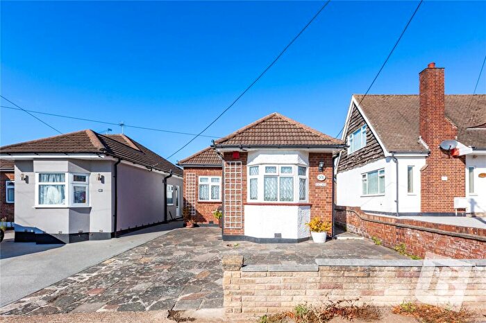3 Bedroom Bungalow For Sale In Cranham Gardens, Upminster, RM14