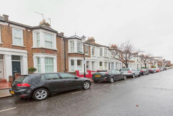 2 Bedroom Flat To Rent In Brewster Gardens, London, W10