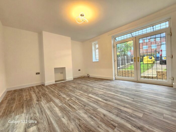 4 Bedroom Detached House To Rent In Cotleigh Road, Sheffield, S12