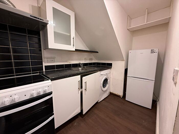 2 Bedroom Flat To Rent In Lee High Road, London, SE13