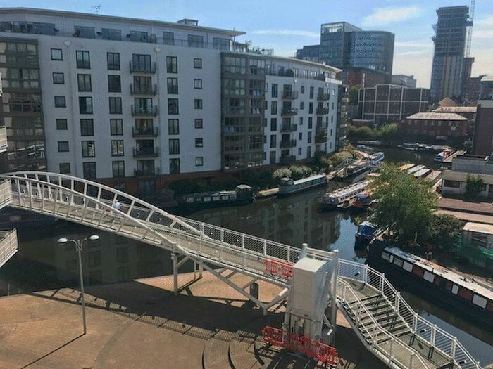 2 Bedroom Apartment To Rent In Canal Square, Birmingham, B16