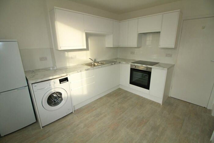 2 Bedroom Flat To Rent In Waterloo Crescent, Hyson Green, Nottingham, NG7